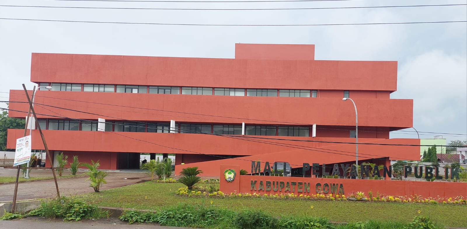 Gedung Mal Pelayanan Publik DPMPTSP Kabupaten Gowa tampak depan